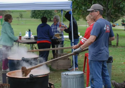 Stirring up good times at Apple Butter Stir Off